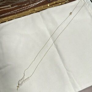 Dainty looking necklace with pearls n cross pendant.